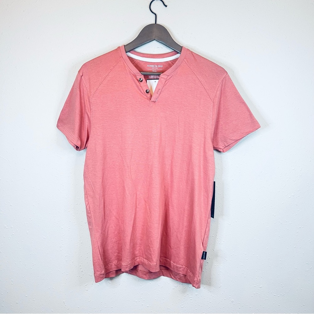 Kenneth Cole Men’s Two Buttons Salmon Tee Size Small NWT